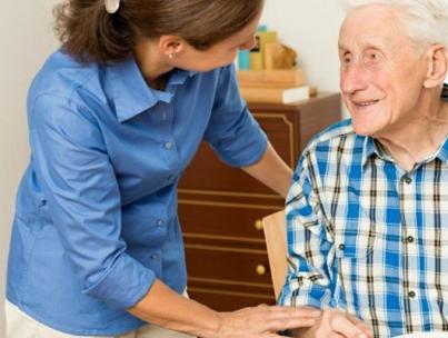 Sotsiaalteenused pensionäridele ja puuetega inimestele - kellel on õigus sotsiaaltöötajale, avalduse täitmise kord