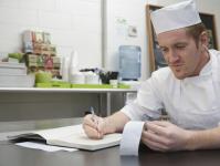 Köögitööline ja õigekiri selle ametikoha tööraamatus Köögitöötaja elukutse