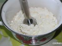 Kodujuustust rosinate ja mannaga juustukookide keetmine - manna ja rosinatega maitsvate juustukookide retsept