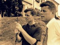 Az elnök titokzatos halállal – John F. Kennedy George Kennedy Amerika elnökének életrajza